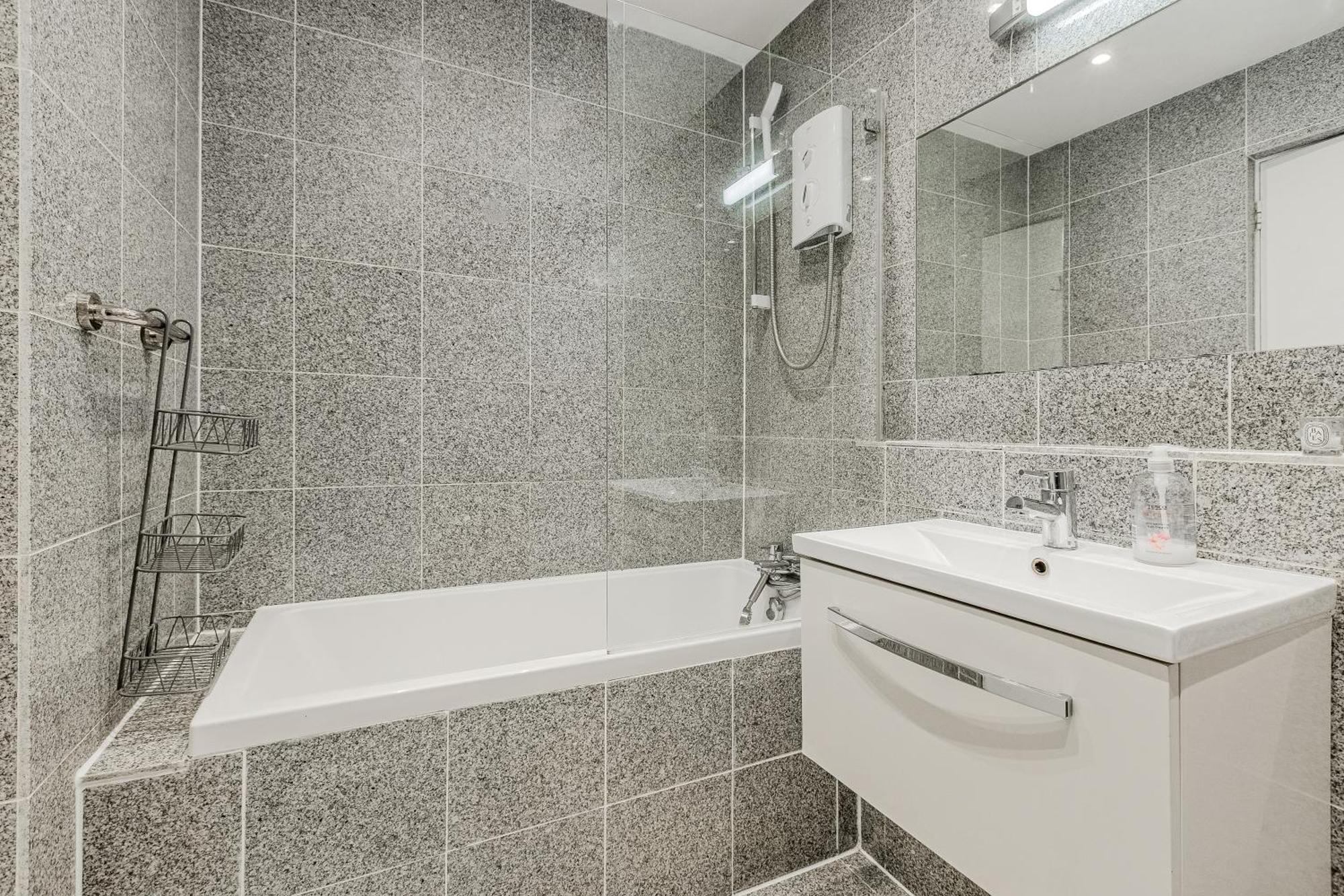 Апартаменты Stunning 2br Flat Btw Soho & Covent Garden *