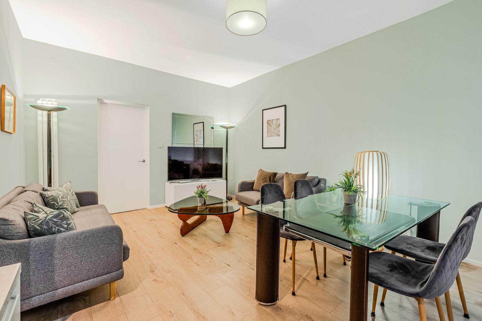 Stunning 2br Flat Btw Soho & Covent Garden Лондон